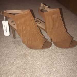 Sling back fringe heels